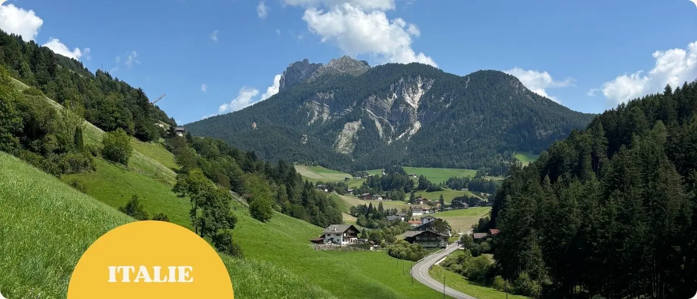 vue du val di funes, avec le village de santa maddelena
